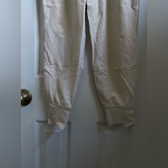 NWOT PowerSoft Set - Seamless Ribbed Sports Bra & High-Waisted 7/8 Joggers - Picture 5 of 13